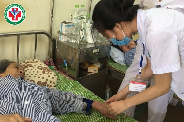 Tại sao nên học ngành Điều dưỡng?