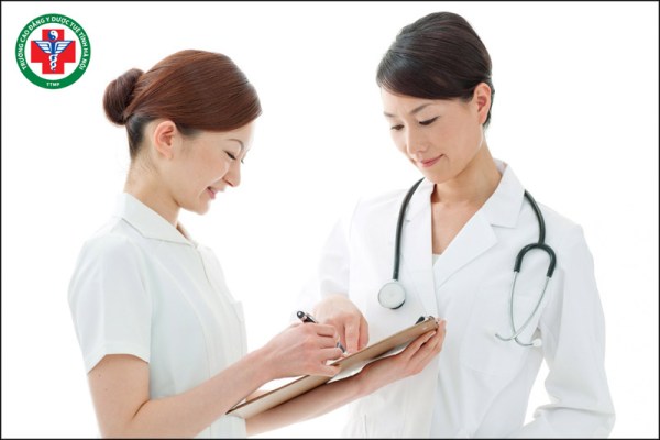 Điều dưỡng và Y sĩ khác nhau như thế nào? Nên học ngành nào tốt?
