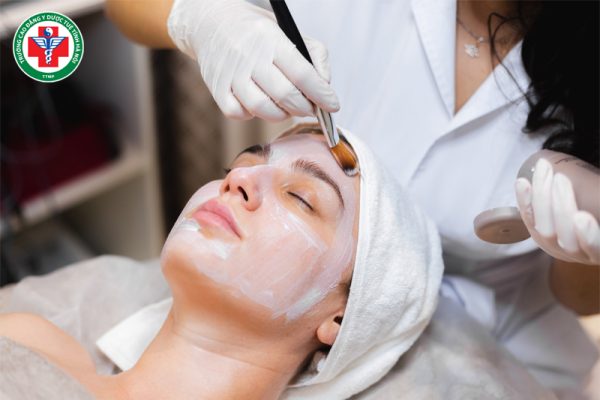 Nghề chăm sóc da là gì? Tìm hiểu công việc, yêu cầu, cơ hội việc làm