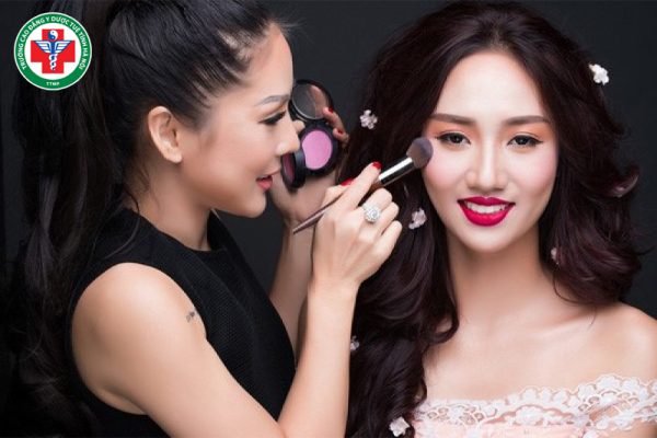 Nghề trang điểm cần có những tố chất gì? 12 yếu tố quan trọng