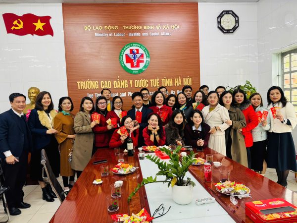 Tập thể sư phạm Nhà trường khai xuân Ất Tỵ 2025 – Chào đón thành công mới