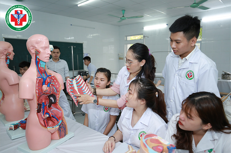 Học thực hành tại trường Cao đẳng Y dược Tuệ Tĩnh