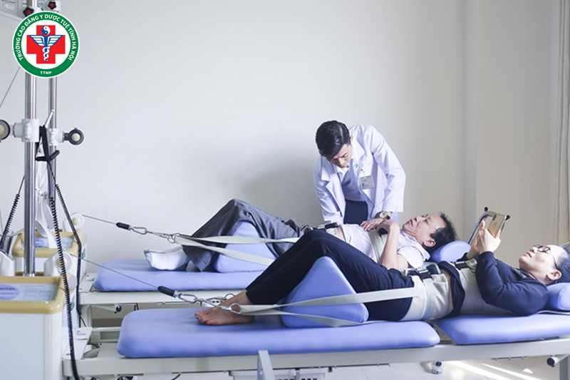Mỗi trường đào tạo có mức học phí ngành phục hồi chức năng riêng