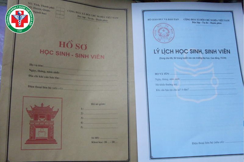 Sinh viên phải chuẩn bị đầy đủ giấy tờ để làm hồ sơ xét tuyển