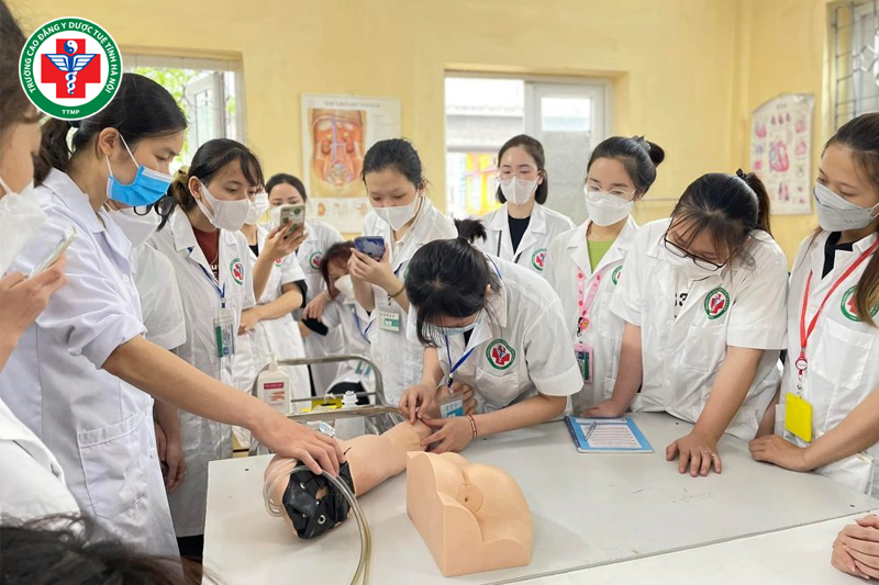 Vật lý trị liệu học bao lâu? 3 năm với hệ Cao đẳng và 4 năm với hệ Đại học