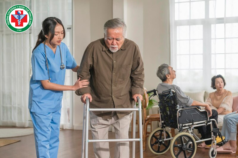 Phục hồi chức năng là hỗ trợ người bệnh phục hồi và tối ưu hóa các chức năng cơ thể