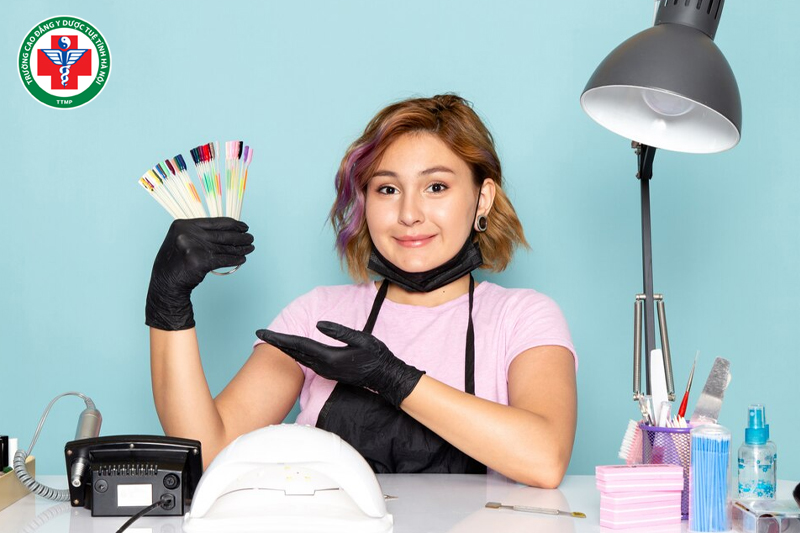 Nghề nail là công việc làm đẹp và chăm sóc cho bộ móng