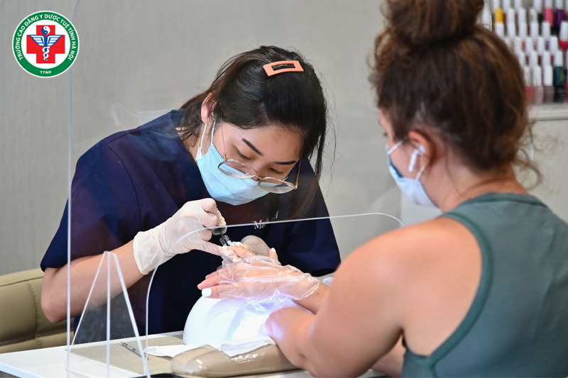 Nghề nail phù hợp với nhiều đối tượng