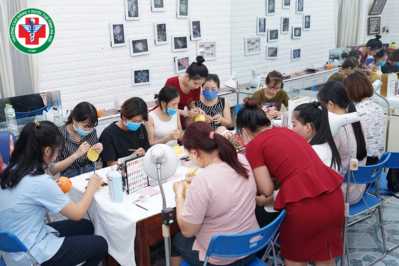 Chương trình học ảnh hưởng đến thời gian học nghề nail