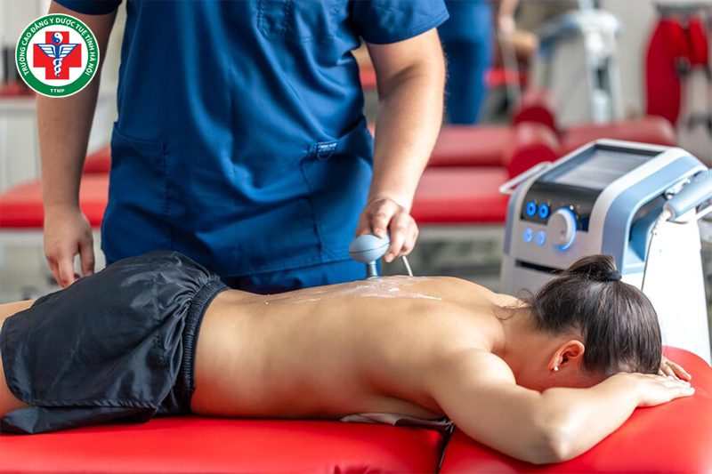 Ngành vật lý trị liệu tập trung vào việc phục hồi cho bệnh nhân mà không dùng thuốc