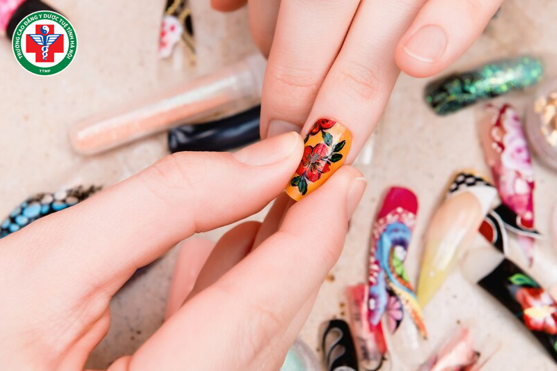 Khi chưa có nhiều kinh nghiêm, bạn có thể làm nail box để kiếm thêm thu nhập