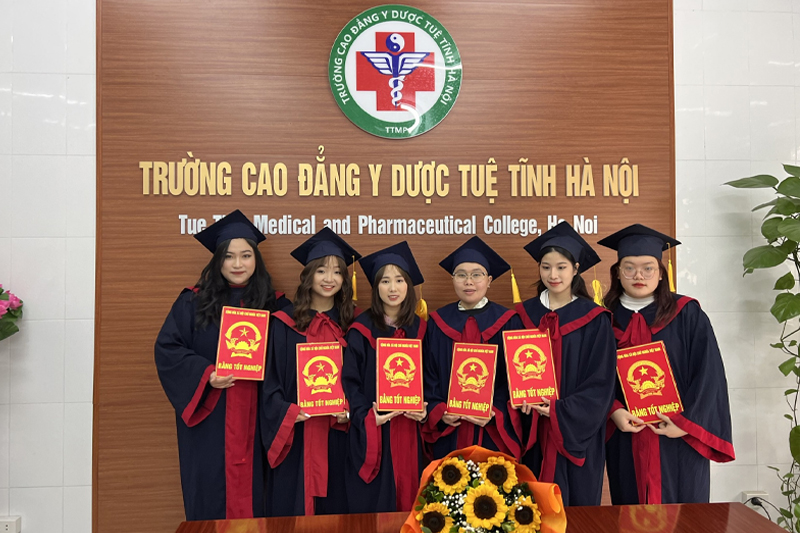 Cao đẳng Y Dược Tuệ Tĩnh là địa chỉ đào tạo nail chất lượng, uy tín