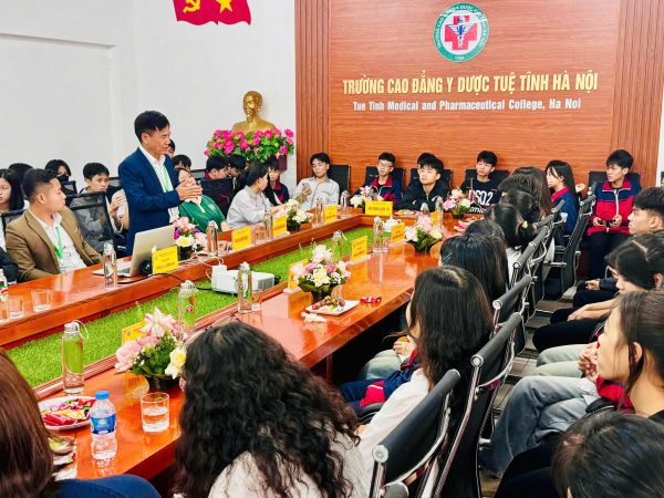 Tham quan, tìm hiểu mô hình phổ thông cao đẳng và trải nghiệm các hoạt động phong trào tại Trường Cao đẳng Y Dược Tuệ Tĩnh Hà Nội