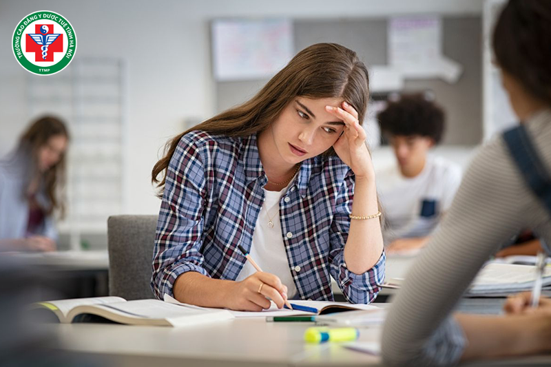 Học hai ngành cùng một lúc dễ bị áp lực do quá tải