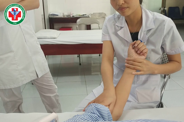 Y sĩ đông y là gì? 6 nhiệm vụ công việc phổ biến