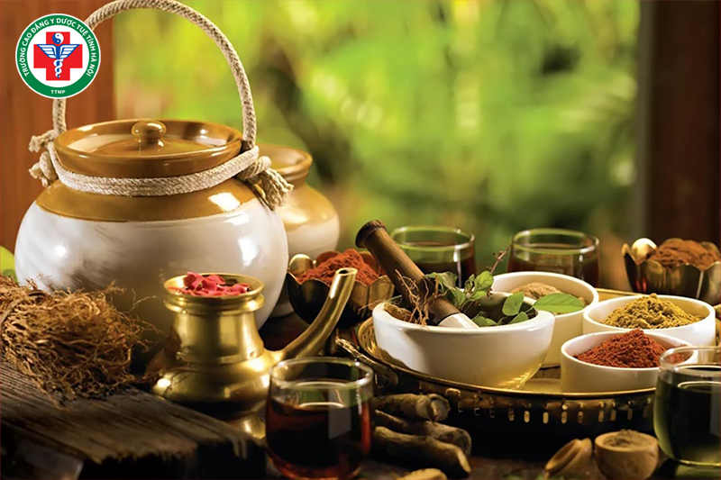 Tấm bằng Y sĩ giúp người học tiếp nối giá trị y học cổ truyền dân tộc
