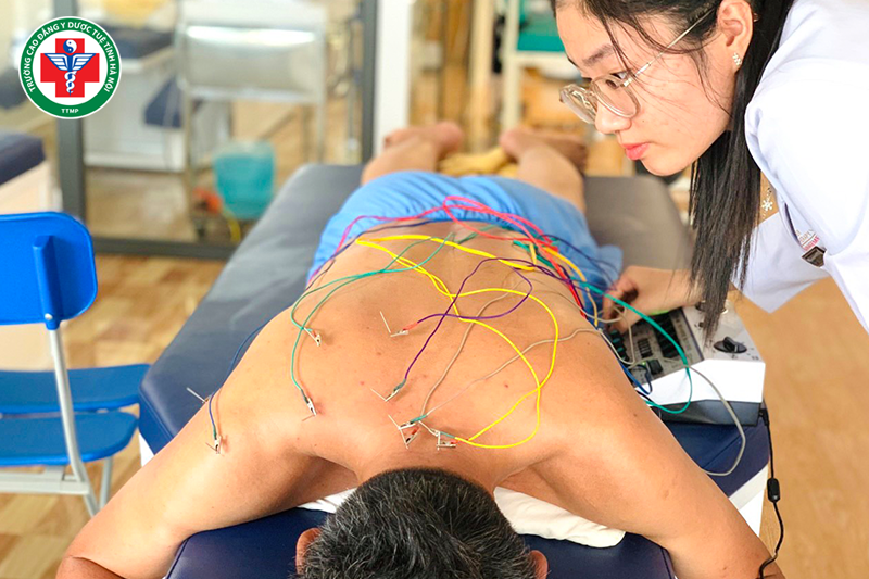 Y sĩ y học cổ truyền là người được đào tạo chuyên môn ở trình độ trung cấp