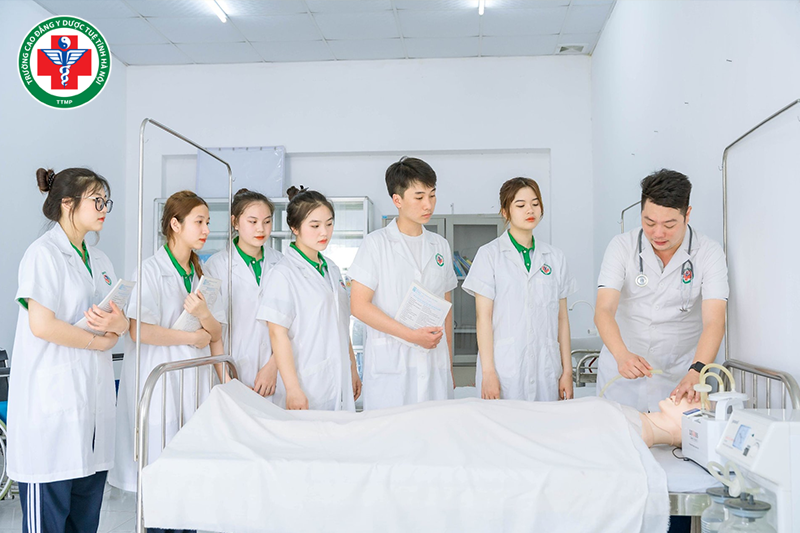 Giảng dạy ngành Y học cổ truyền tại Cao đẳng y dược Tuệ Tĩnh