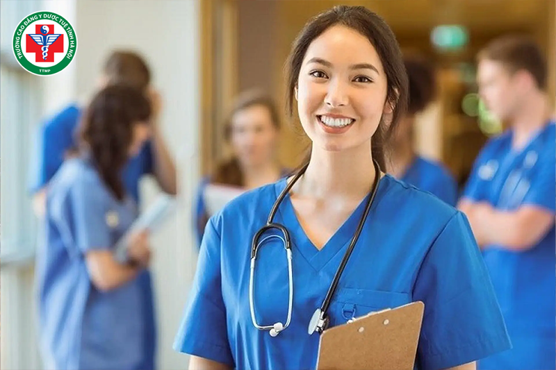 Điều dưỡng thực hiện chăm sóc y khoa hiện đại