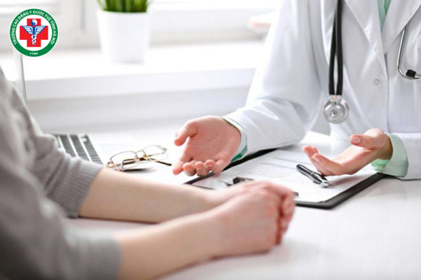 Nên học y khoa hay y học cổ truyền? So sánh chi tiết