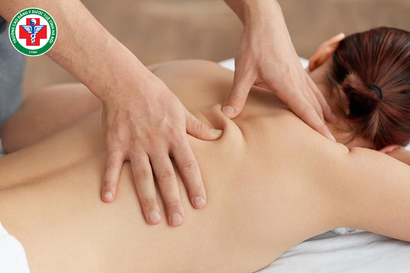 Bấm huyệt giúp giảm đau và giải tỏa căng thẳng