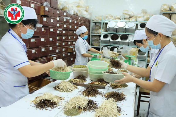 Y học cổ truyền lương bao nhiêu? 4 yếu tố tác động đến thu nhập