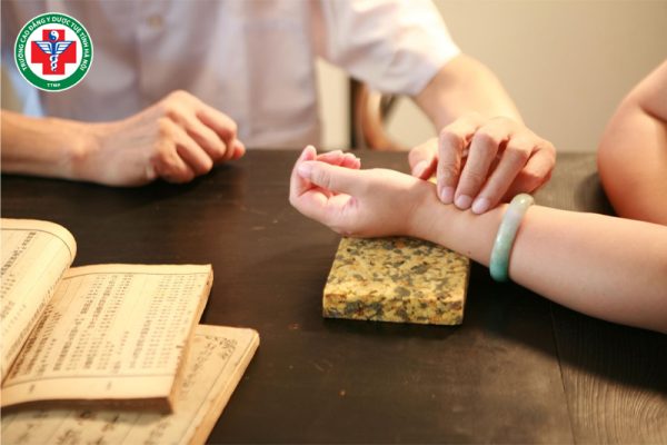 Thiết chẩn trong Y học cổ truyền là gì? Vai trò và nguyên tắc cần biết