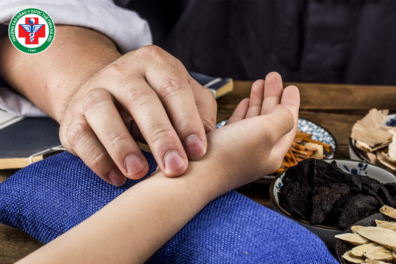 Thiết chẩn giúp đánh giá chính xác tình trạng khí huyết và tạng phủ.