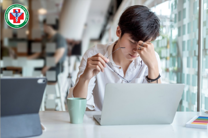 Lối sống cũng ảnh hưởng lớn đến sự hình thành vị nhiệt trong cơ thể