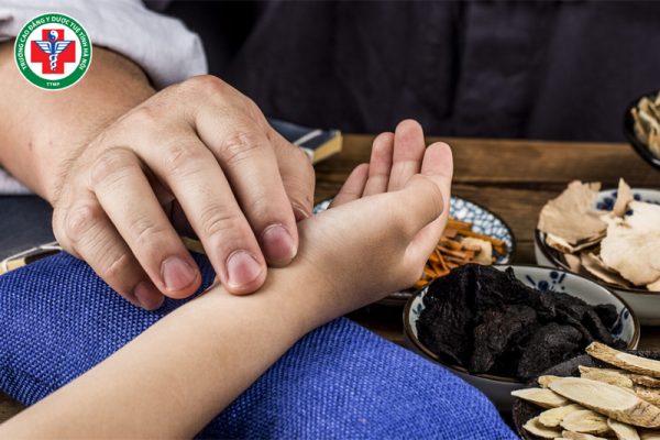 Mạch thực là gì? Đặc điểm và ý nghĩa trong chẩn đoán Đông y