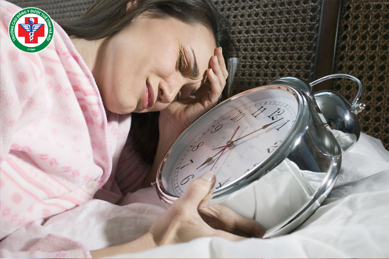 Mất ngủ, hồi hộp hoặc căng thẳng kéo dài khi nhiệt ảnh hưởng đến tâm