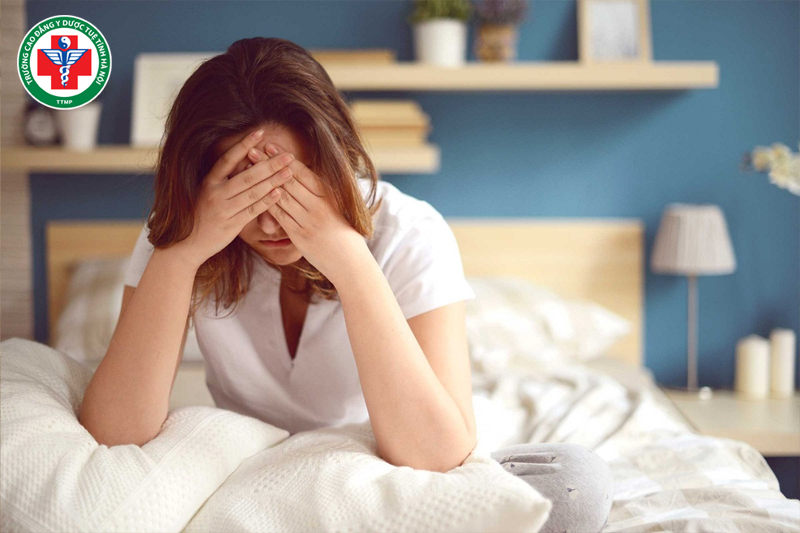 Âm hư gây nội phong khiến Người bệnh thường xuất hiện mất ngủ