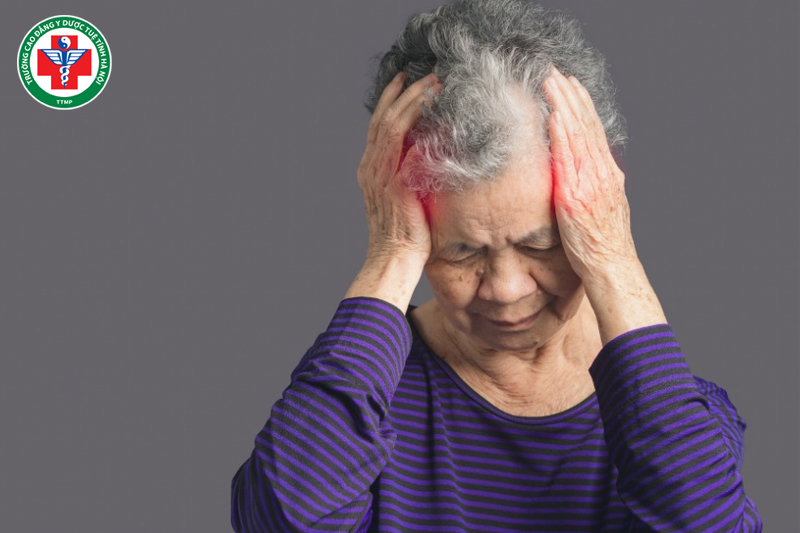 Người bệnh có thể đột ngột xuất hiện đau đầu