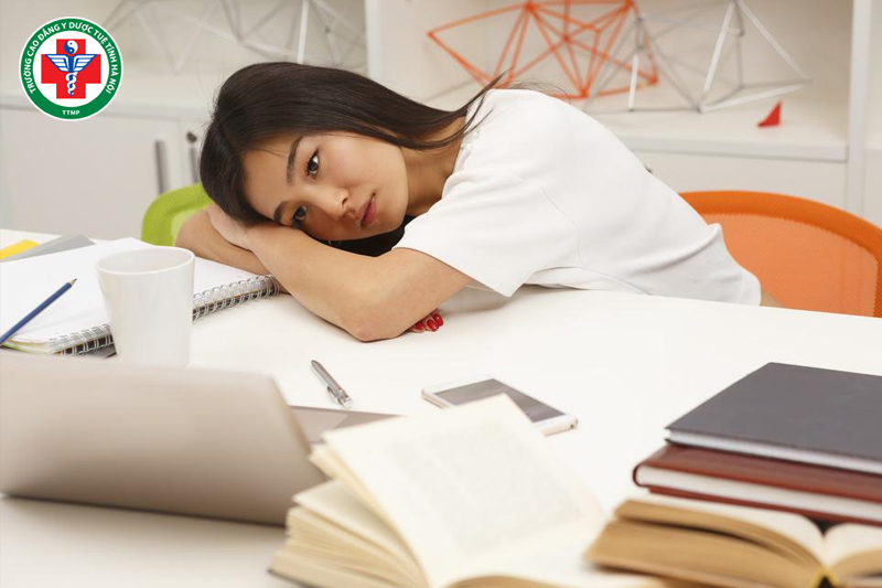 Người bệnh dễ cảm thấy mệt mỏi và thiếu năng lượng kéo dài