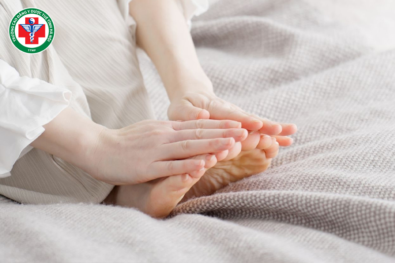 Chứng hàn trệ Can mạch khiến tay chân lạnh