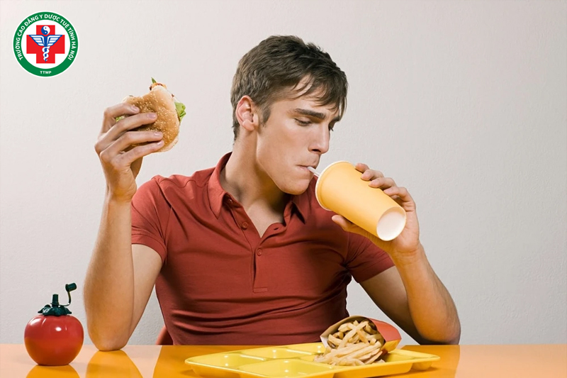 Ăn uống không hợp lý có thể làm tổn thương tỳ vị và suy giảm dương khí.