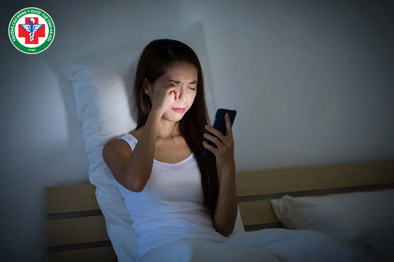 Thường xuyên thức khuya gây tổn thương thận khí