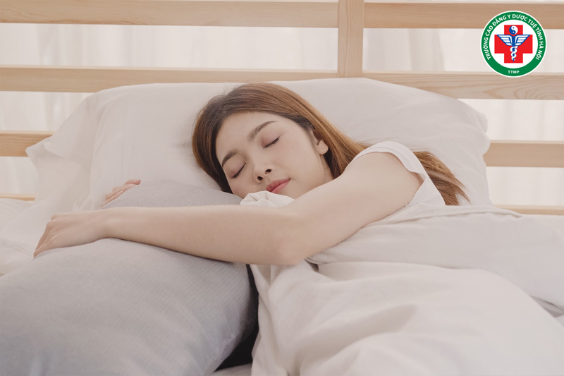 Chứng Can huyết hư cần ngủ đủ giấc và hạn chế thức khuya