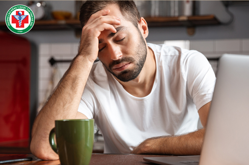 Người suy nhược sau thời gian làm việc, lao lực kéo dài.