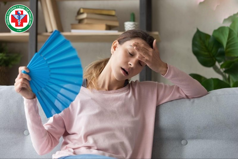 Tâm hỏa vượng có cảm giác nóng trong người