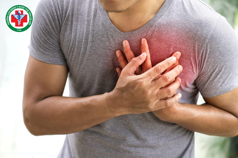 Bệnh nặng sẽ xuất hiện tình trạng khó thở, đau ngực